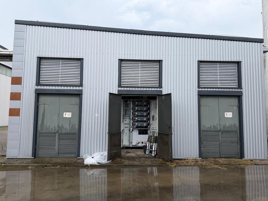 Magazyn w budynku stacji transformatorowej zakładu